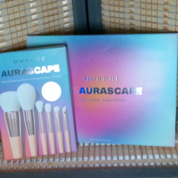 Morphe 35Y AURASCAPE Artistry Palette and Brush Set Bundle - Picture 2 of 6